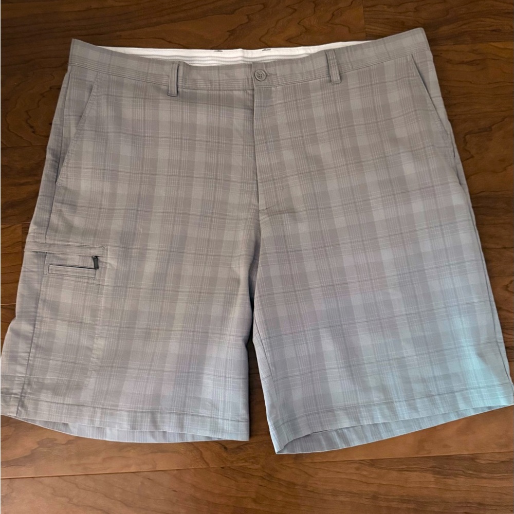 Greg Norman Collection Gray Cargo Shorts, Size 42